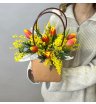 Цветы в шляпной коробке "Сантаро"